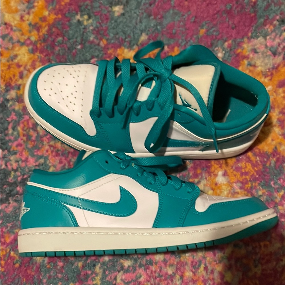 Air Jordan 1 Low New Emerald! Barely worn!